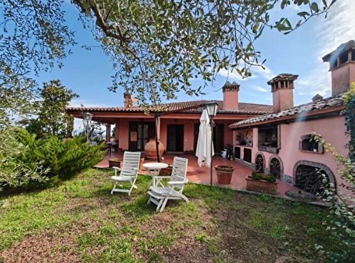 Casa con 5 locali in vendita in Morlupo