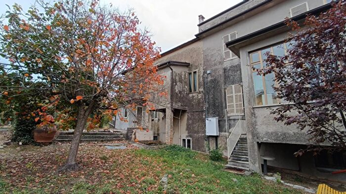Casa con 7 locali in vendita in Acquaviva Picena