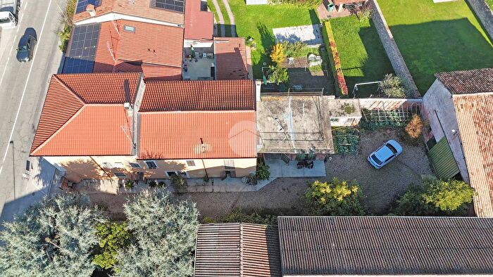 Casa con 7 locali in vendita in Via Stefano da Zevio, Zevio