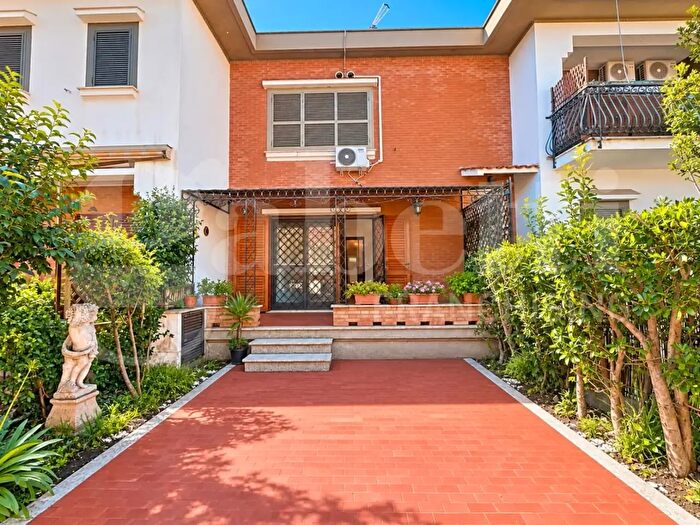 Appartamento trilocale in vendita in Via dei Delfini, Ardea