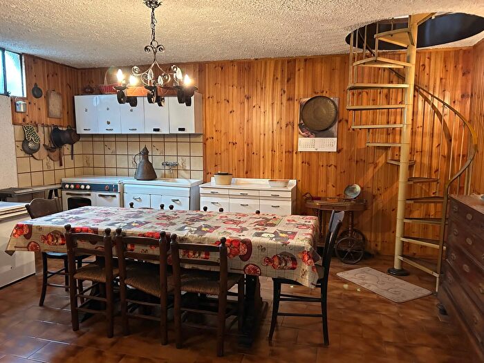 Casa con 5 locali in vendita in Via Donatori del Sangue, Capriolo