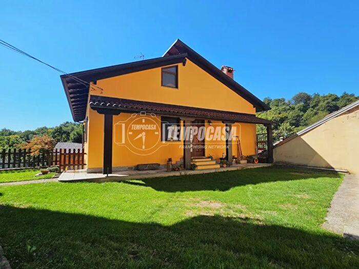 Casa quadrilocale in vendita in Frazione Vaudano, Valdilana
