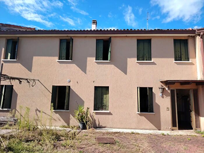 Casa con 6 locali in vendita in Pieve del Grappa