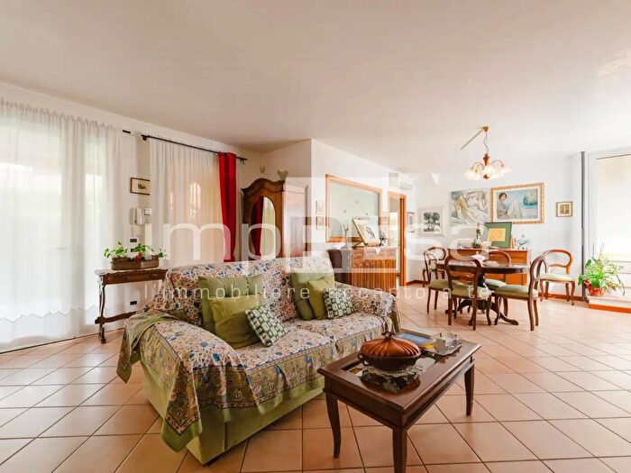 Casa con 8 locali in vendita in Via Castellana, Venezia