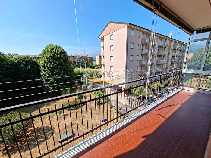 Appartamento trilocale in affitto in Via Luigi Einaudi, Tabona Borgo Nuovo, Pinerolo