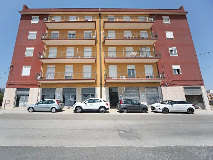 Appartamento con 5 locali in vendita in Via Salso, Priolo Gargallo