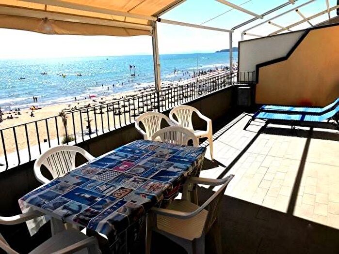 Appartamento trilocale in affitto in Via Roma, Castiglione Paese, Castiglione della Pescaia