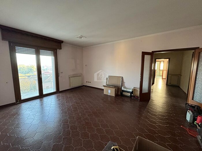 Appartamento con 5 locali in vendita in Suzzara