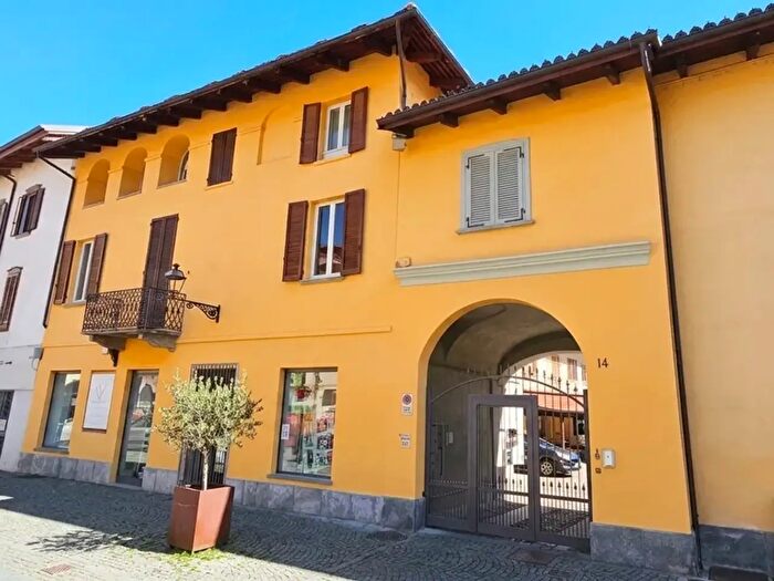 Appartamento con 5 locali in vendita in Piazza Palazzo Civico C, Vigone