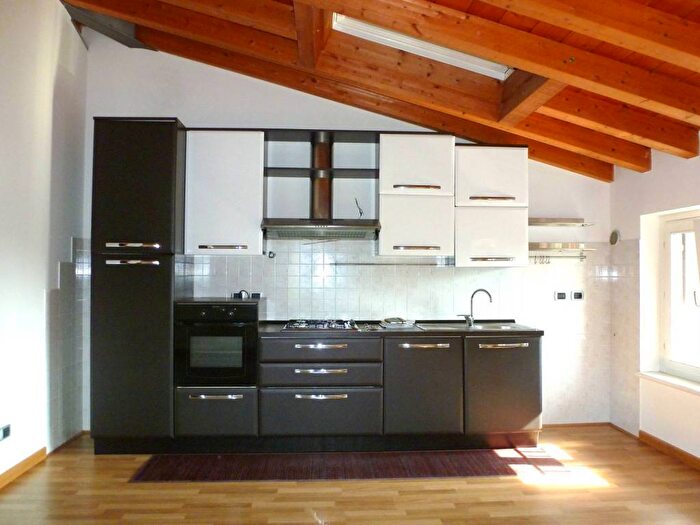 Appartamento trilocale in affitto in VIA DEI RETI, Parona, Verona