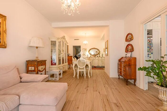 Appartamento con 5 locali in vendita in Corso Porta Nuova, Verona