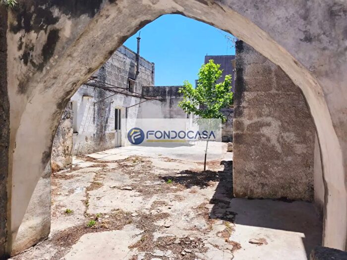 Casa con 6 locali in vendita in Via Roma, Zollino