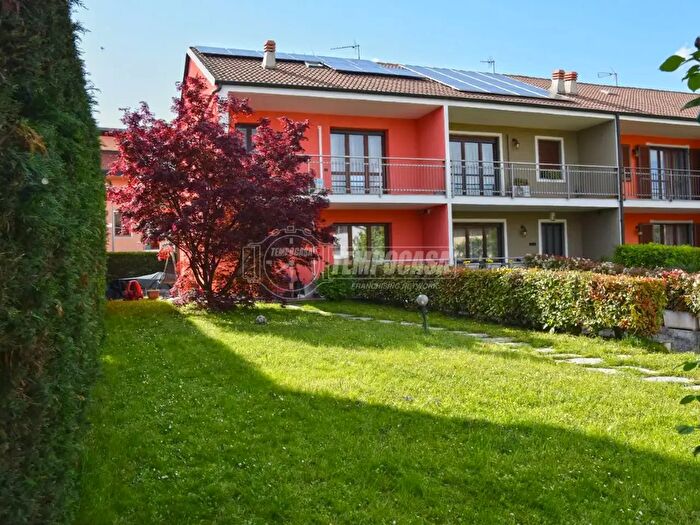 Casa con 6 locali in vendita in Via Salvo dAcquisto, Brandizzo