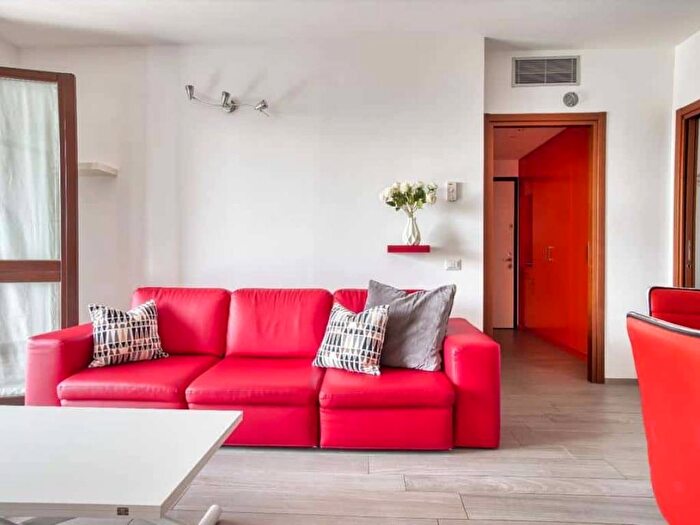 Appartamento trilocale in affitto in Via Luigi Mengoni, Bisceglie, Milano