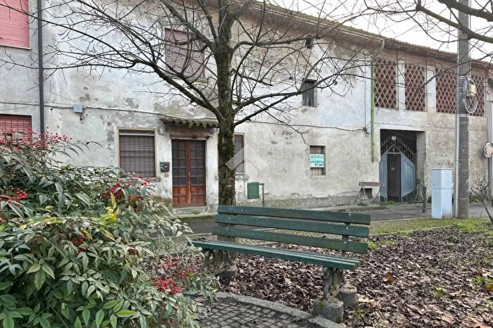 Casa quadrilocale in vendita in Via Roma, Casaletto Ceredano