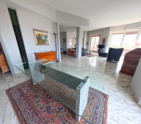 Appartamento con 5 locali in vendita in Via Enrico Toti, Ancona