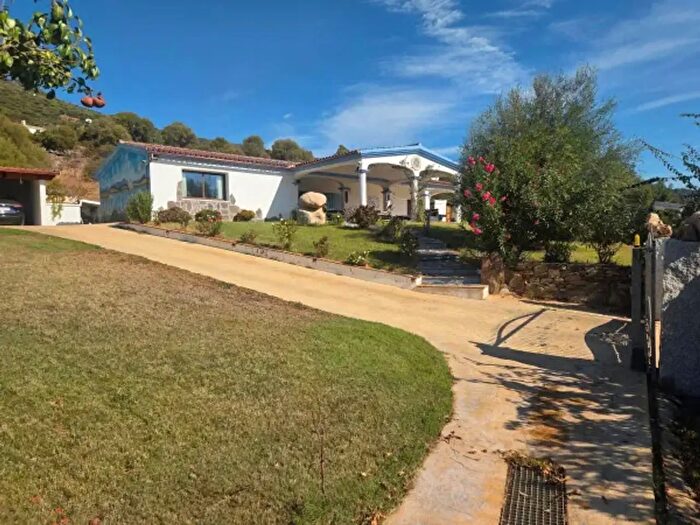 Casa con 5 locali in vendita in Località Predas Rujas, Torpè