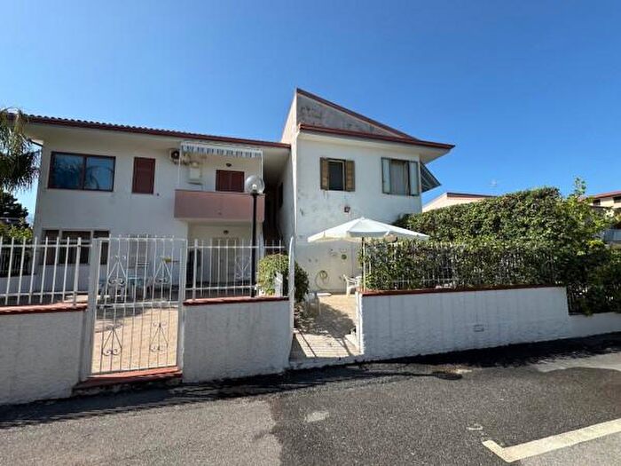 Appartamento trilocale in vendita in Via degli Ulivi, Santa Maria Del Cedro