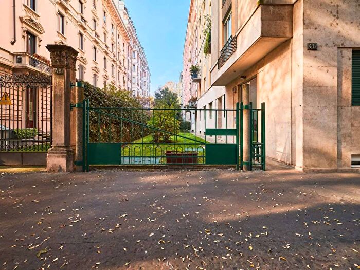 Appartamento trilocale in affitto in Via Mario Pagano, Pagano, Milano