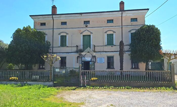 Casa con 7 locali in vendita in Via Colonna, Castelbelforte