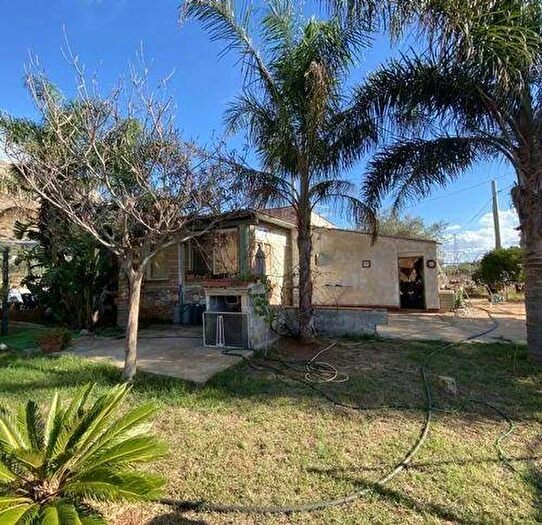 Casa con 9 locali in vendita in Terrasini