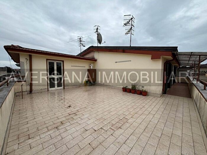 Casa quadrilocale in affitto in Via M Basile, Parete