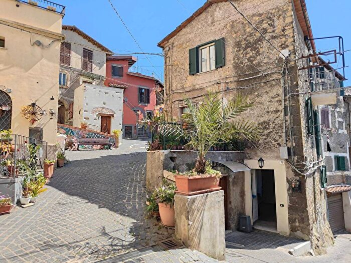 Appartamento trilocale in affitto in Via Moele Tosi, Centro, Paliano