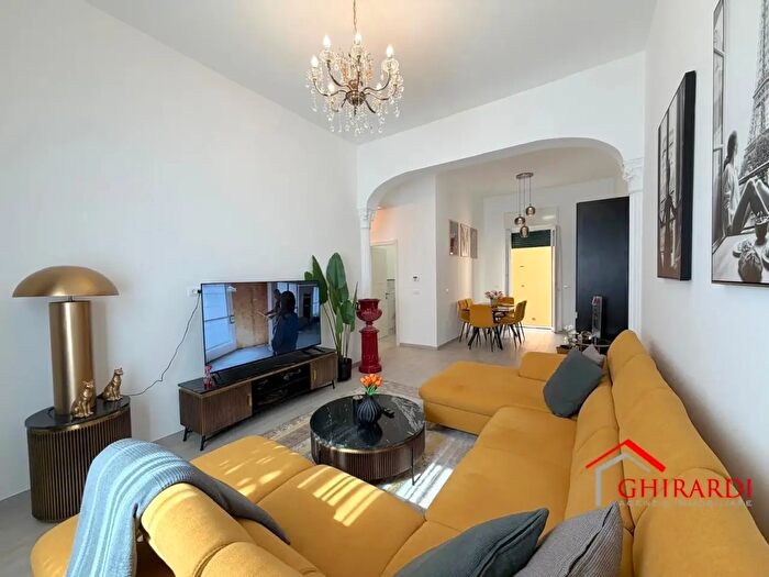 Appartamento con 6 locali in affitto in Via Rexello, Genova