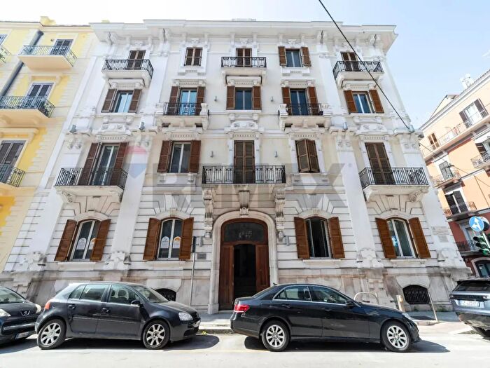 Appartamento con 5 locali in vendita in Via Beata Elia Clemente di San, Bari