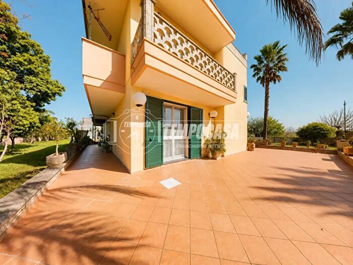 Casa con 7 locali in vendita in Via Aradeo Neviano Cutrofiano, Cutrofiano