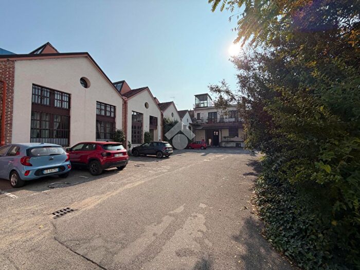 Appartamento con 5 locali in vendita in Via Schiaffino, Milano