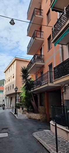 Appartamento trilocale in affitto in Via N Bixio, Alassio