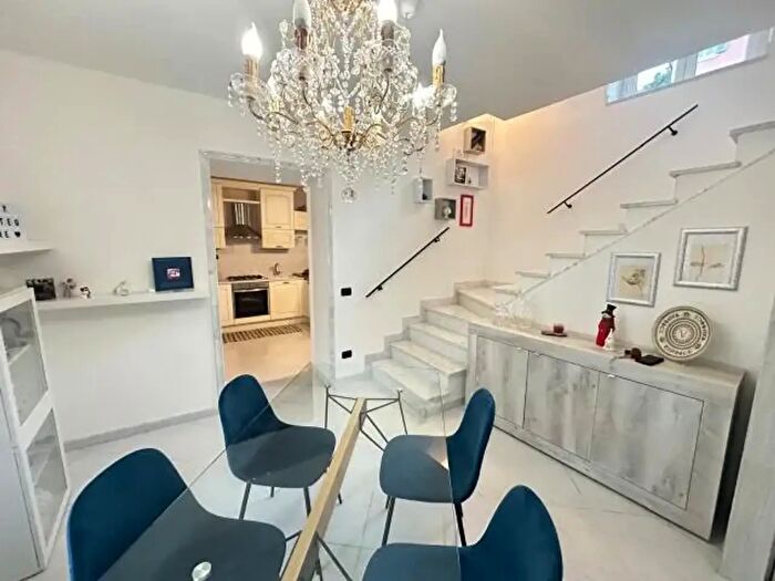 Casa con 7 locali in vendita in Via Carriona, Carrara