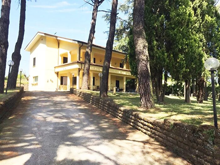Casa con 6 locali in vendita in Rignano Flaminio