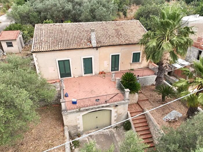 Casa quadrilocale in vendita in Modica