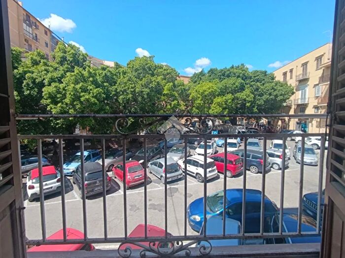 Appartamento bilocale in vendita in Piazza Francesco Crispi, Termini Imerese