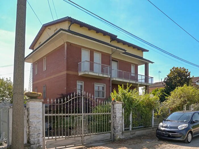 Casa con 8 locali in vendita in Via Settimo, Leini'