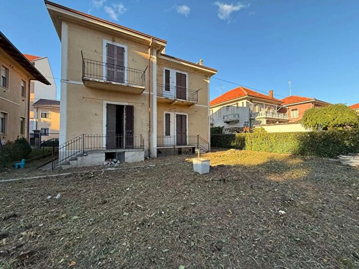 Casa con 12 locali in vendita in Via Tessore, Pinerolo