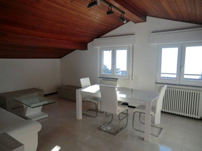 Appartamento trilocale in affitto in Via Vittorio Veneto, Gravedona, Gravedona ed Uniti