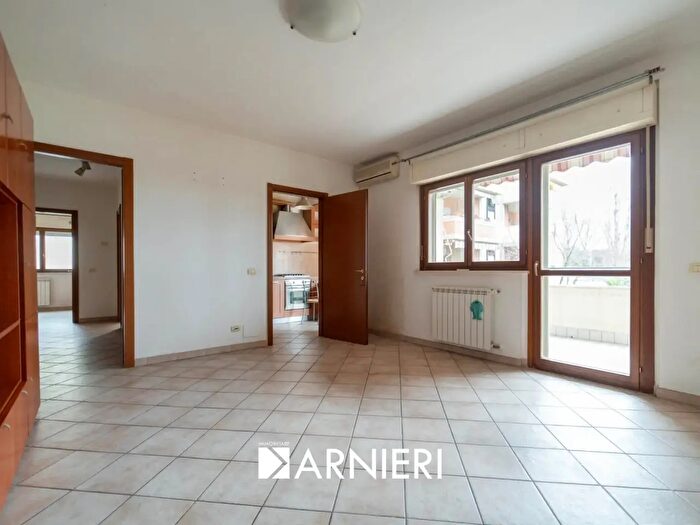 Appartamento con 6 locali in vendita in Via delle Camelia, Latina