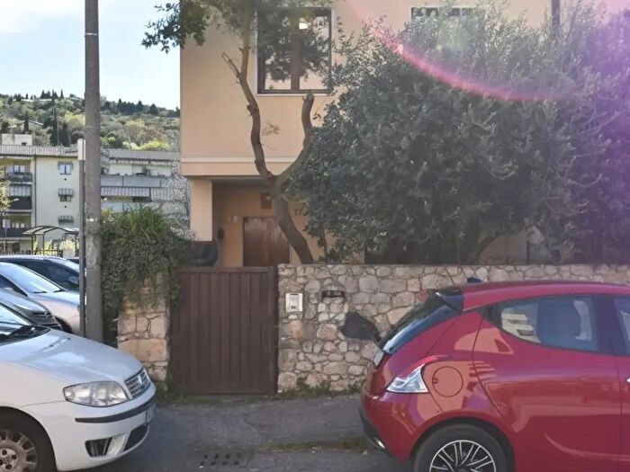 Casa con 6 locali in vendita in Via Torrente Vecchio H, Verona
