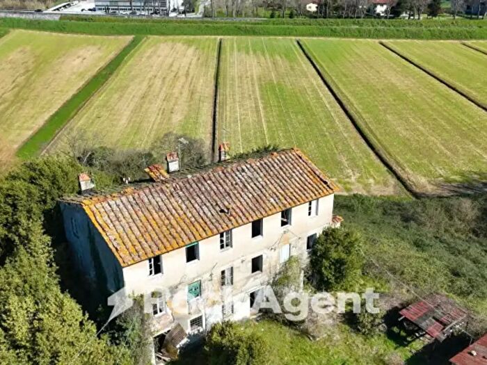 Casa con 6 locali in vendita in Via Parco della Rimembranza, Lucca