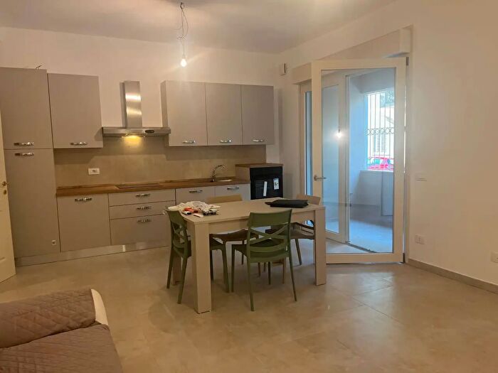 Casa trilocale in affitto in Via Nevilio Casarosa, Cascina