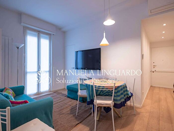 Appartamento trilocale in affitto in corso Porta Romana, Quadronno Crocetta, Milano