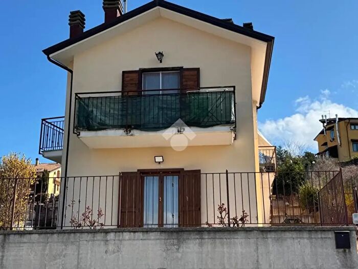 Appartamento trilocale in vendita in Villino Via lAquila, Castel Di Sangro