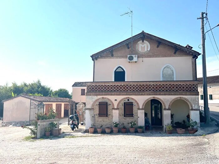Appartamento trilocale in vendita in Via Farmacia, Correzzola