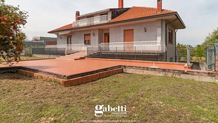 Appartamento con 6 locali in vendita in C da Mancini, San Vito Chietino