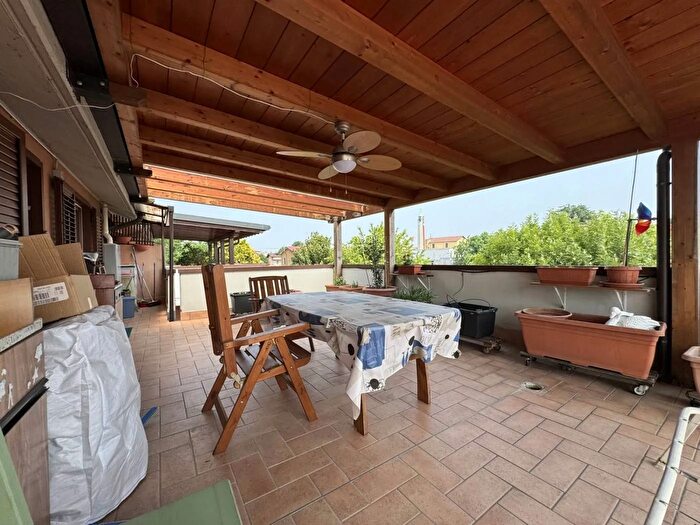 Appartamento quadrilocale in vendita in Via Fratelli Cervi Trezzano Rosa, Trezzano Rosa