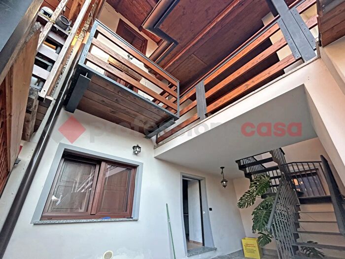 Casa trilocale in vendita in Vicolo del Portico, Arona