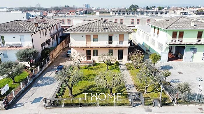 Casa con 6 locali in vendita in Cassola